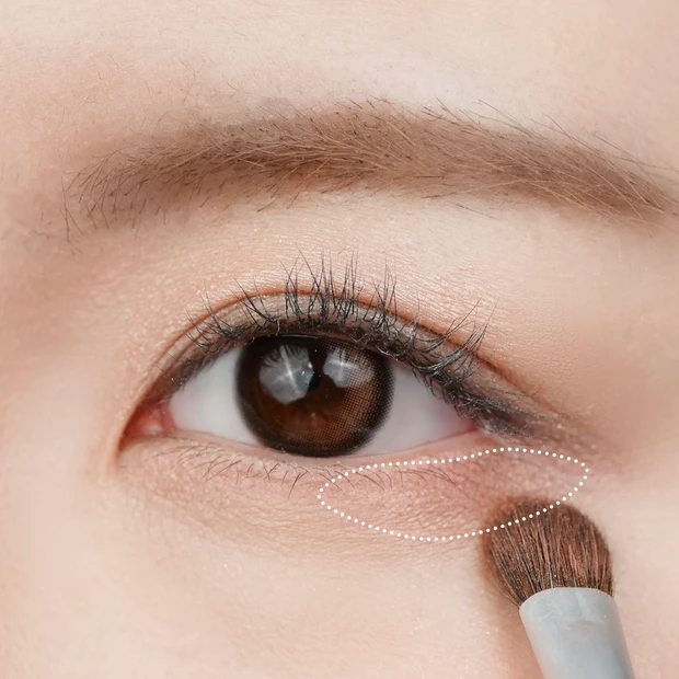 アイメイクの手順２