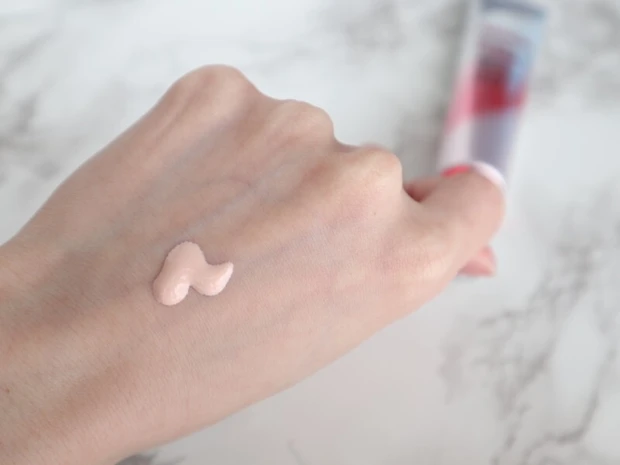 【アスタリフト】Deep紫外線&塗布膜の割れを防いでうっかり日焼けも徹底ガード！これからの季節にぴったりな【D-UVクリア ホワイトソリューション】_2_1