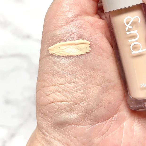 ローソンで買えるアンドバイロムアンドのコンシーラーの色味