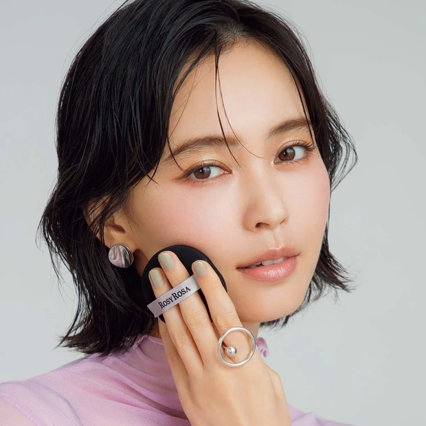 大人気マルチファンデ シリーズに仲間が登場 トレンドのなめらか毛穴レスな…