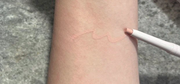 セザンヌ　2025 新作　新色　描くアイゾーンコンシーラー　02なじみピンク　スウォッチ