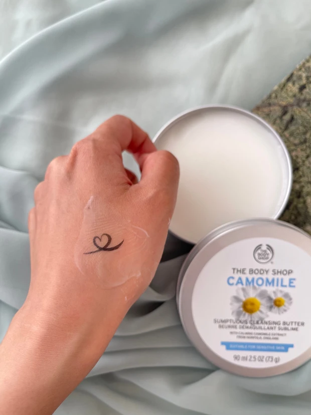 THEBODYSHOP　CAMOMILE　カモミール　クレンジング　コスメ　クレンジングバーム　手