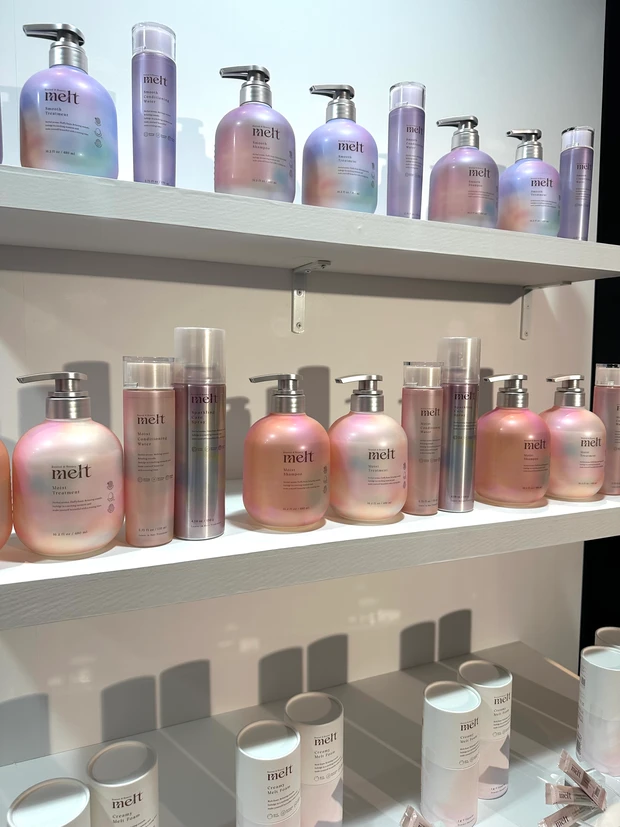 ストレスで髪がうねる研究結果を利用し開発。うねり対策『melt』スムースシャンプー・トリートメントは癒しだけではない実力派_4_1