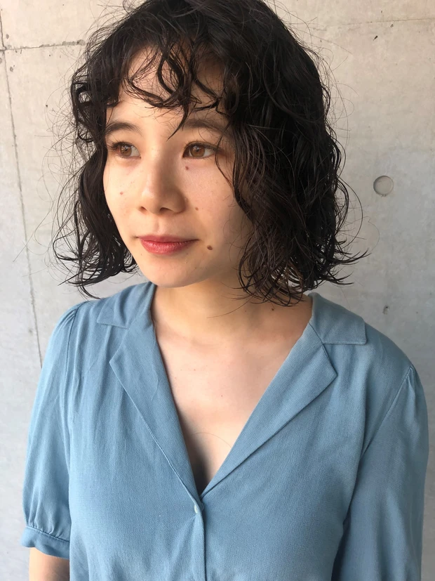 ランダムカールのフレンチボブ サブカットサイド