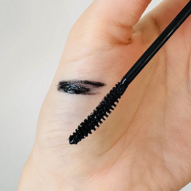 ミルクタッチのアイコニックロングマスカラ