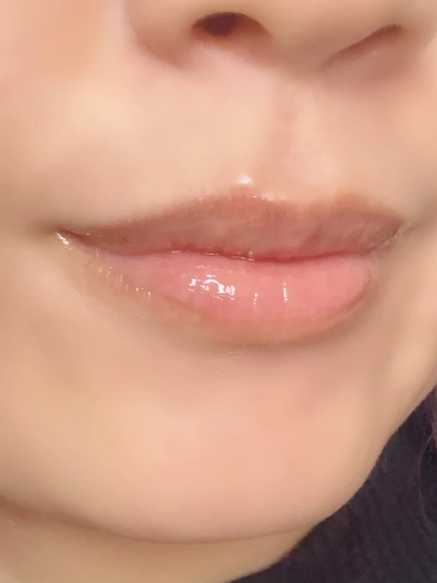 キャンメイク／メロウデューリップマスク（01クリアピンク）　実際に唇に塗った様子
