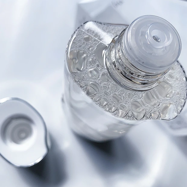 イプサの人気商品なのにも納得！水みたいにさっぱりなのに、絶妙に肌に吸い付く気持ちよいテクスチャー。_2