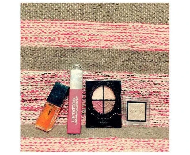 マキア 声優・小倉唯の#ゆいびゅーてぃ ボルドーメイク アイシャドウ リップ