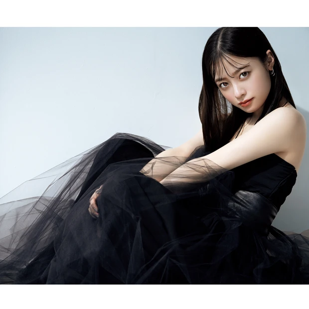 橋本環奈24歳、強さと美しさのヒミツ。河北メイクで多面的な魅力が開花！
