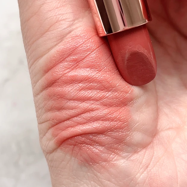 セザンヌ「ラスティングステイリップカラー03コーラルピンク」のスウォッチ