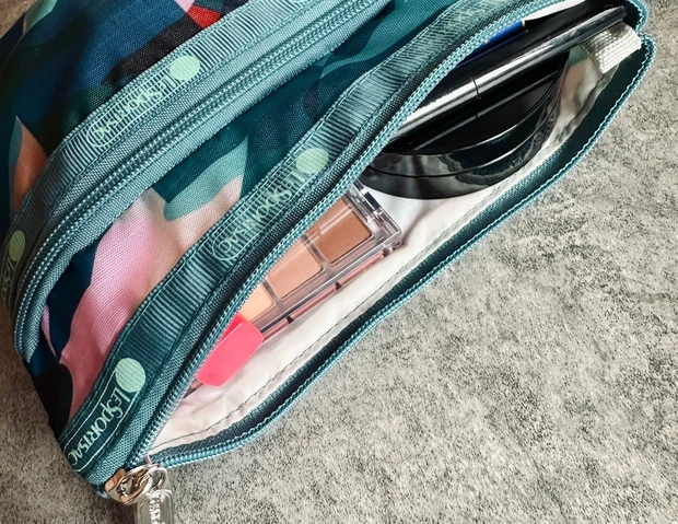 【40代旅好きポーチの中身】マキア10月号 特別付録 「レスポートサック」×MAQUIA おしゃれカモフラ柄ポーチ　私はこう使う！【ミニマムフルメイク持ち歩き】
_9_1