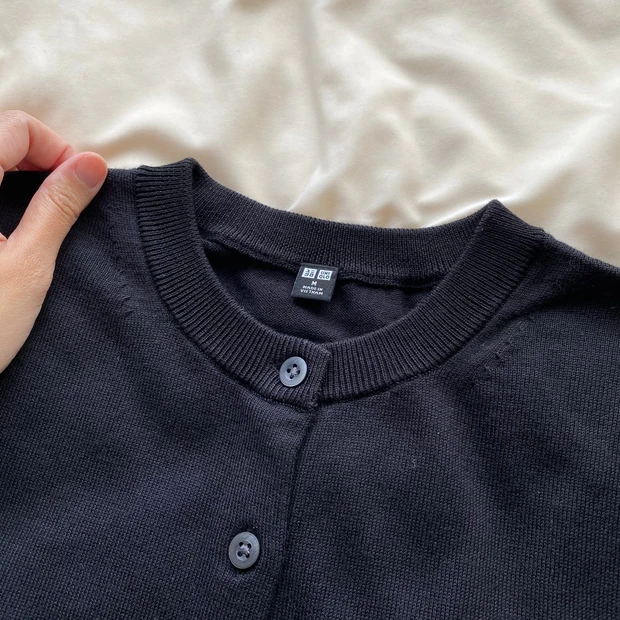 【ユニクロ】2023年の「UVカットクルーネックカーデイガン」で、日焼けと冷房対策！【購入レビュー】