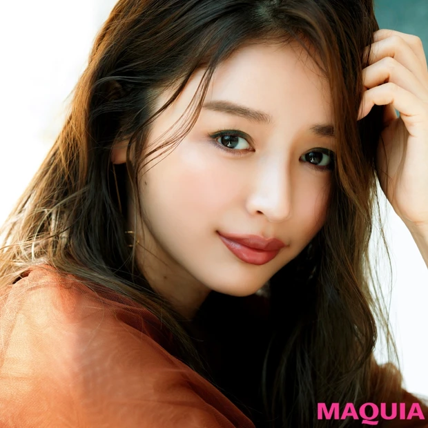 カーキアイで甘さを中和! 女顔×ドラマティックさんの魅力倍増メイク