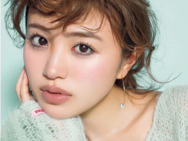 【2026年春のトレンドメイク】寒色系ラメ×やわらかなマット肌HOW TO！千吉良恵子さんが解説