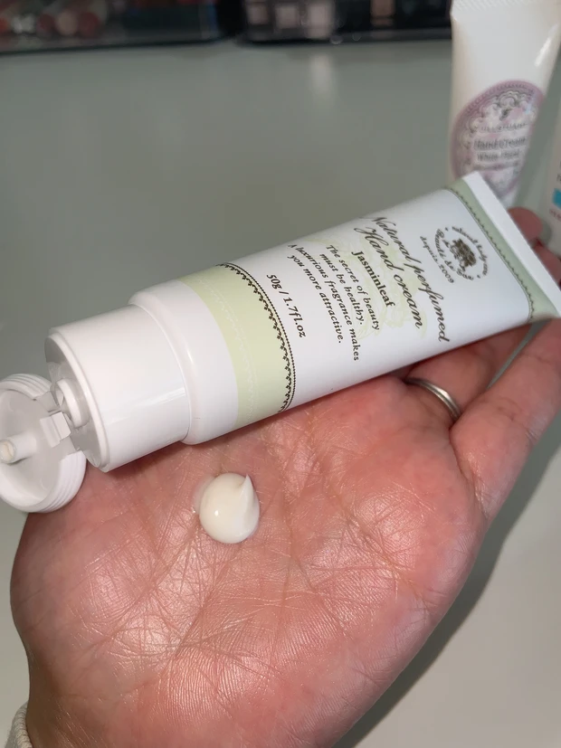 【乾燥対策】いい匂いのハンドクリームおすすめ3選｜プレゼントにも♪_6