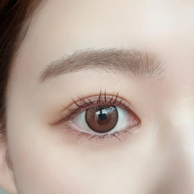 ケイト「ポッピングシルエットシャドウ」 BE-1 シナモンポップ×イエベ