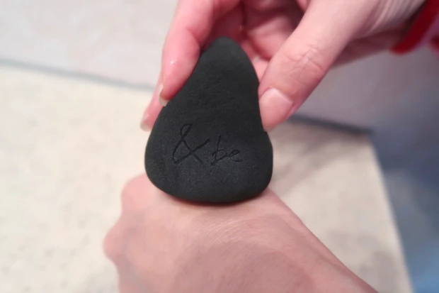 【必見！君島十和子さんもご愛用中♡最後の一手間が肌を格段と美しく魅せる】&be ブラックスポンジ_3_2