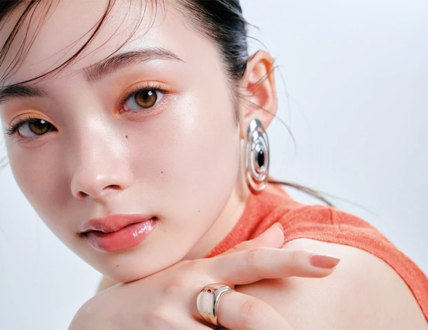 涙袋メイクは目尻ラメでバランスを取る