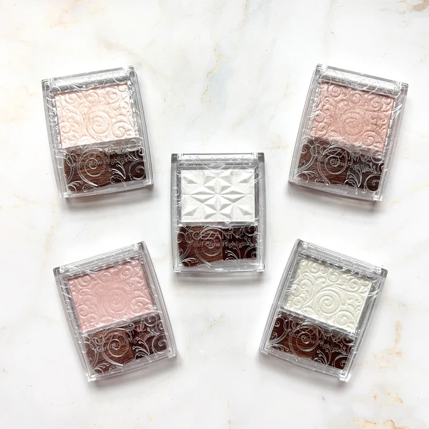 セザンヌ パールグロウハイライトの定番色と限定色のパッケージ写真