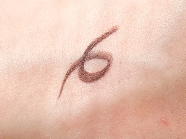 \ D-UP新作 / ペンシルアイライナーの摩擦感が苦手な人に超オススメ!!肌に触れるだけで描ける☆エアクリームペンシル_4_1