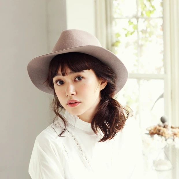【旬のハットアレンジ】毛先を散らしてナチュラルな可愛さを♡ ネオ・ボヘミ…