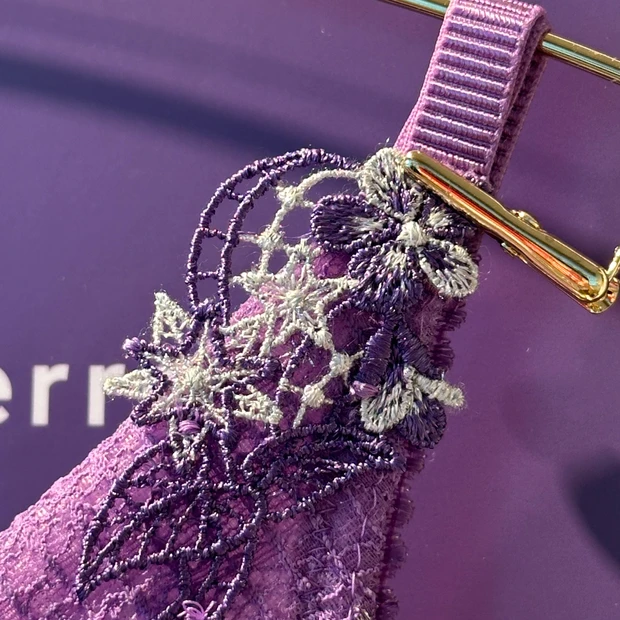 AMOSTYLE BY Triumph6柄6色シリーズの新作は歴史上の女性が愛した花がテーマ「My flower」_3_1