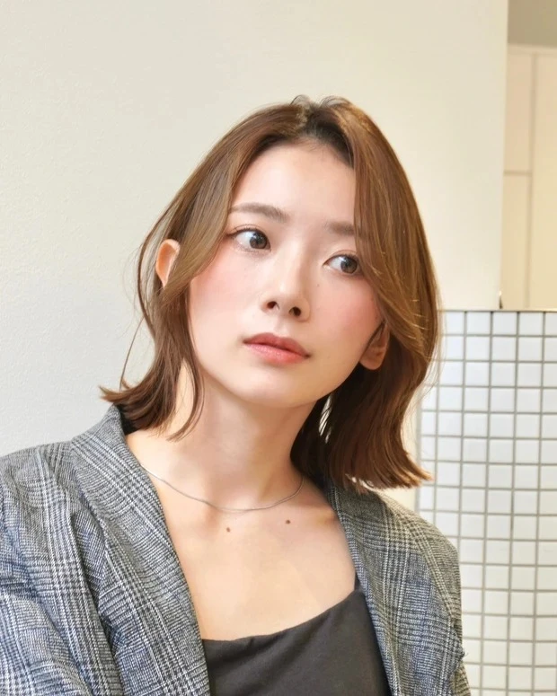 春におすすめの髪型  トレンドヘアスタイル ひし形 切りっぱなしボブ