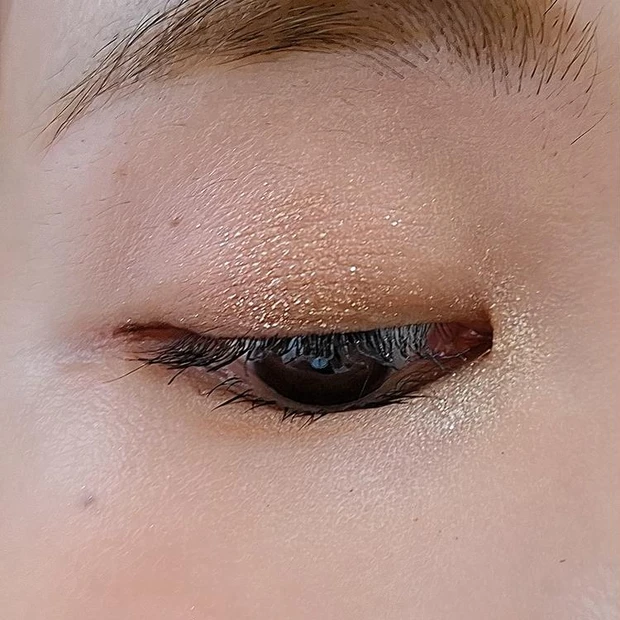 キャンメイク ラメマニア 01 アプリコットピューレ イエベ アイメイク