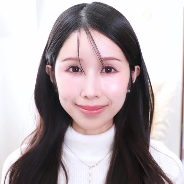 白ニット×血色ピンクメイク インフルエンサー えりな