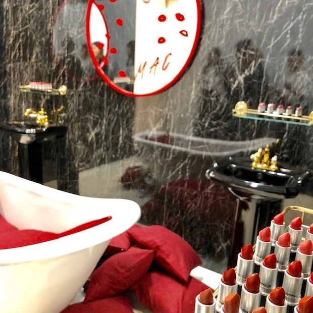 1800円で非日常空間への旅へ!