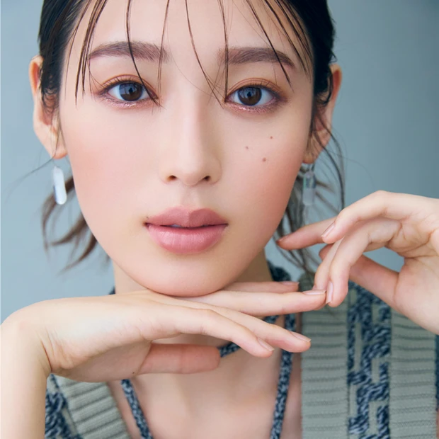 【白石 聖さん】2025年秋のトレンドメイクは低温ピンク×オレンジでつくる！