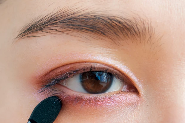 ピンクのアイパレットで作るおすすめピンクメイク5選_5.「プラムピンク」が渗むピンクメイクで大人な印象に_4