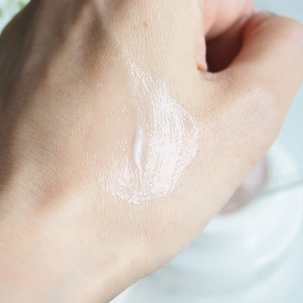 「ブライトニング ジェル クリーム」のテクスチャー