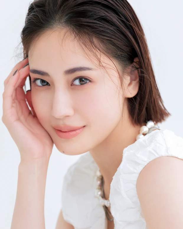 ベスコス受賞【ジバンシイのアイパレット】で一重＆奥二重さん・二重さんに似合う【目の形別メイク】_1_2