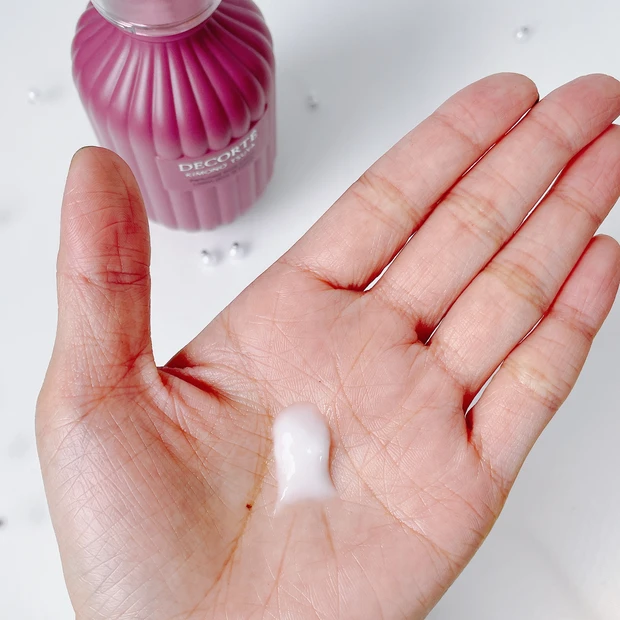 香水級ボディミルク コスメデコルテ 乾燥肌 おすすめ