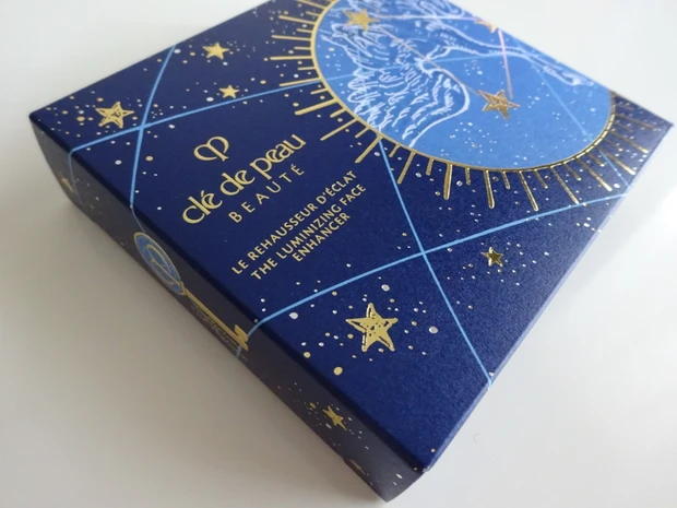 星座モチーフの外箱