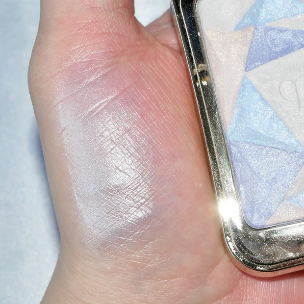 ブルーラメ ブルーコスメ ハイライト 透明感コスメ ブルーパール クレ・ド・ポー ボーテ 