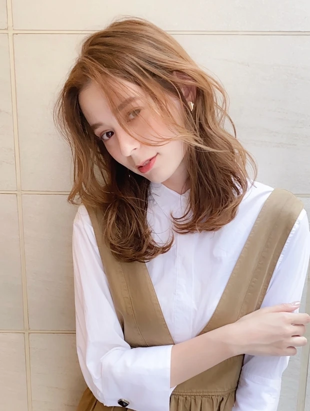 代 30代おすすめヘア秋編 小顔効果抜群の前髪なしロング カジュアルの中にも女性らしさを Happy Plus One ハピプラワン 代 30代おすすめヘア秋編 小顔効果抜群の前髪なしロング カジュアルの中にも女性らしさを Happy Plus One ハピプラワン