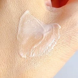 「ONE BY KOSÉ ザ リンクレス W」のテクスチャー