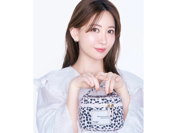 【小嶋陽菜さん愛用コスメ14選】2026年「ポーチの中身」の最新を大公開！