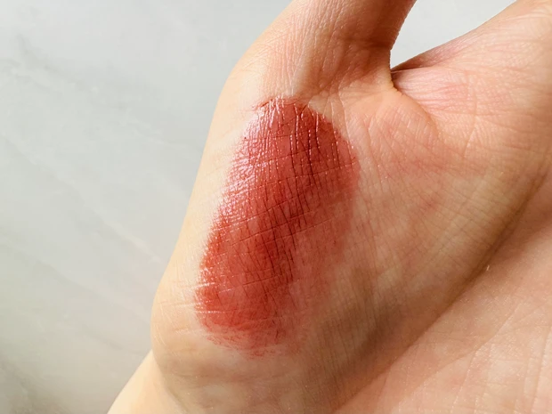 &beのシアーリップ(カシスブラウン)スウォッチ