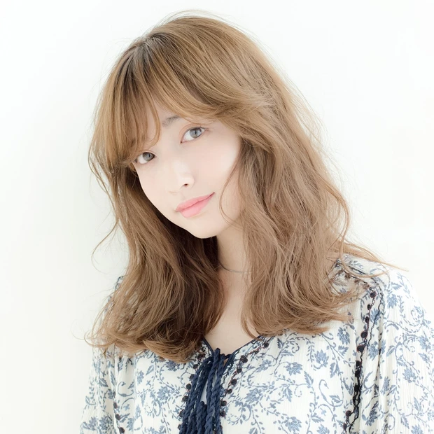 ベタつく髪を涼しげに！ 湿気に負けないドライ質感のエアリーウェーブ