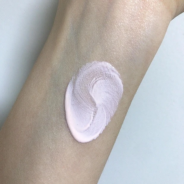 これからの季節、強い味方になる！
「飲む」×「塗る」のダブルで紫外線対策！
【アスタリフト サプリメント ホワイトシールド】
【アスタリフト D-UV クリア ホワイトソリューション】 _3_2