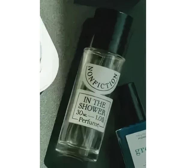 ノンフィクション 香水 ゲンセイさんのポーチの中身