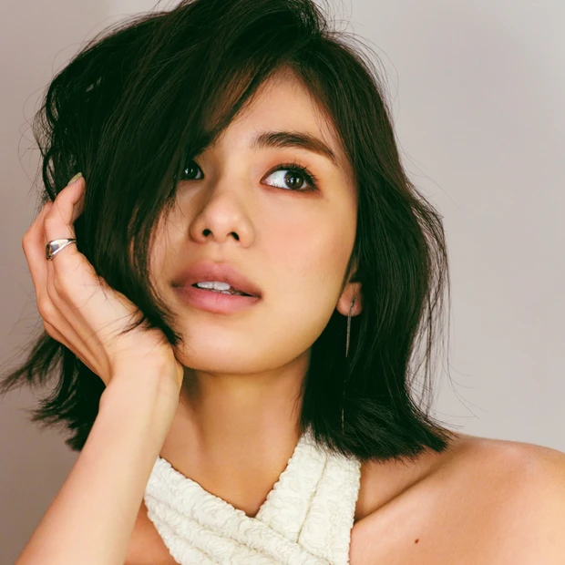 前髪　メイク　バランス　サイドパート　横チーク