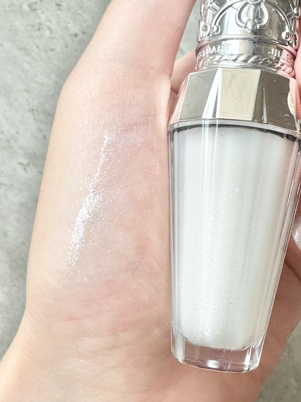 ジルスチュアート　サムシングピュアブルー　限定発売　限定コスメ　デパコス　リップセラム　唇美容液　リップ美容液　リッププランパー