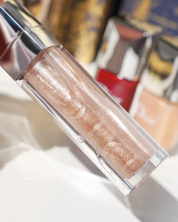 Diorホリデー限定品をスウォッチ。【クリスマスコフレ2022】華やかなクリスマスが今年もついに登場。_1_2