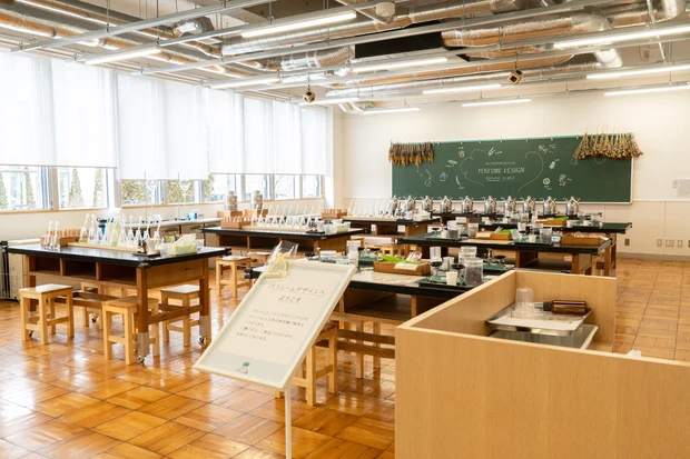 楽しい、きれい、おいしい！訪れる価値があるスキンケア工場見学　ナチュの森北海道（1）_4_1