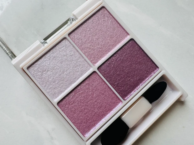 キャンメイクのシルキースフレアイズ 12 モーニングビオラ