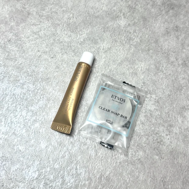 MAQUIA10月号付録 ETVOS ミネラルインナートリートメントベース マカロンピンク、クリアソープバー